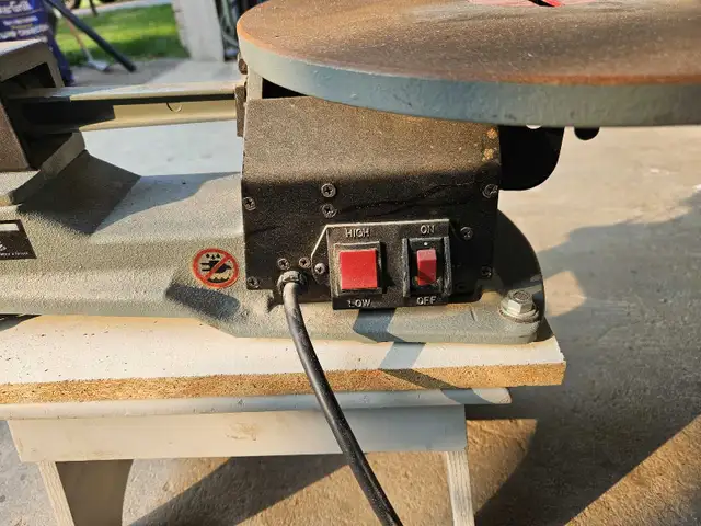 Delta 16-inch Scroll Saw in Power Tools in Oakville / Halton Region - Image 5