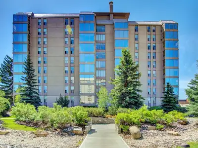 Varsity Luxury Condo - 2 Bedroom, Including Utilities