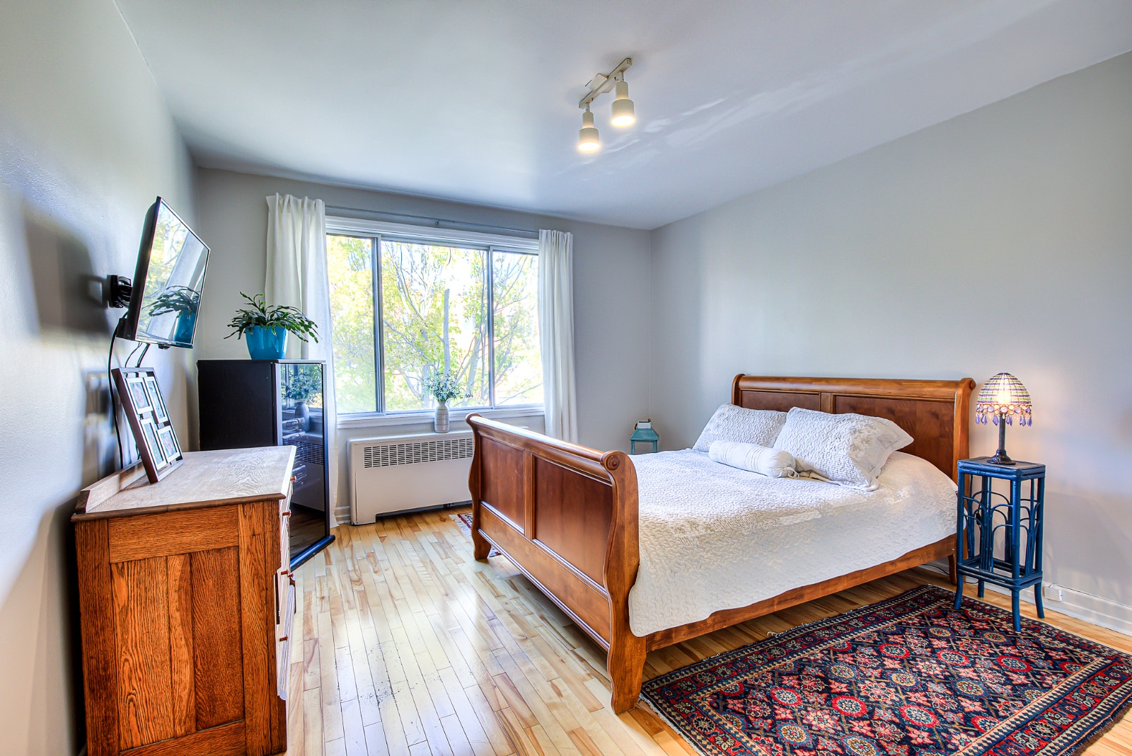 Lovely 41/2 close to HEC & Jewish Hospital with parking forsale — photo 3