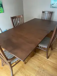 Dining Room Table and Chairs for Sale