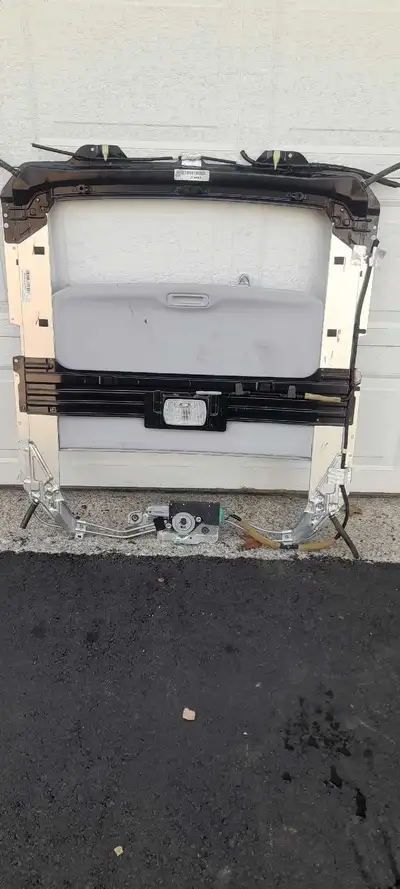 This sunroof assembly is from a used vehicle but is in good working condition. All the necessary com...