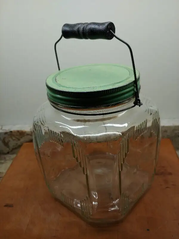 Vintage 128 oz Jar, with handle632346292304671223