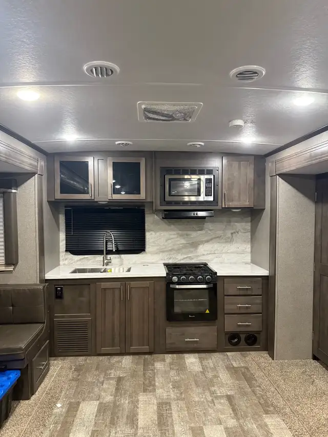 2020 Forest river travel trailer in Travel Trailers & Campers in Fort St. John - Image 7