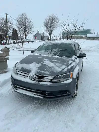 Jetta 2015 à vendre, intérieur très propre, roue en alliage 17 pouces, amortisseur et barre stabilis...