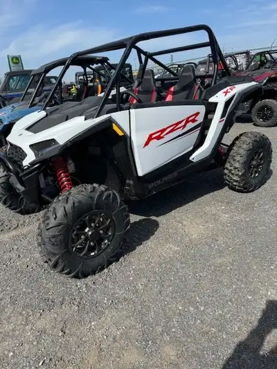 1000CC liquid cooled like new stored in garage aftermarket roof added -$510.00 Walker Evans Racing S...