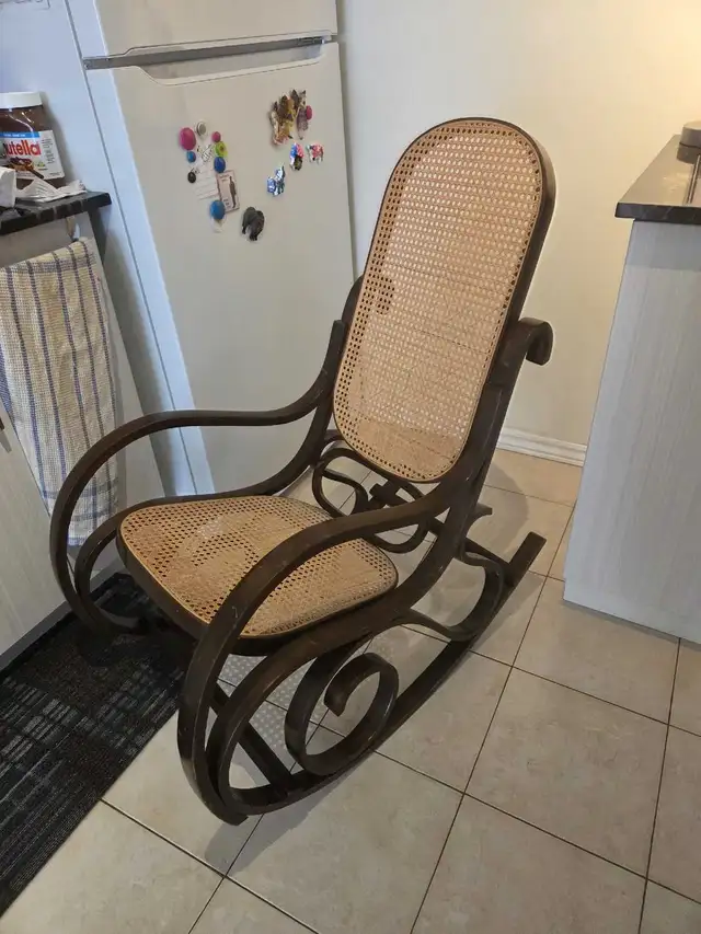 Rocking Chair in Chairs & Recliners in City of Toronto - Image 7