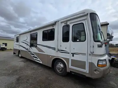 2000 dutchstar on a spartan chassis, 8.3L cummins. 180 000 miles. New floors New led interior lights...