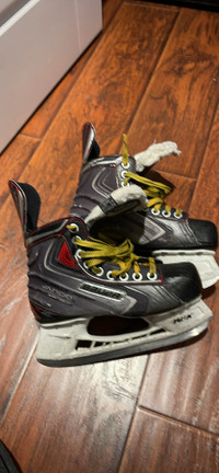 Bauer Vapor X40 size 3 Junior hockey skate