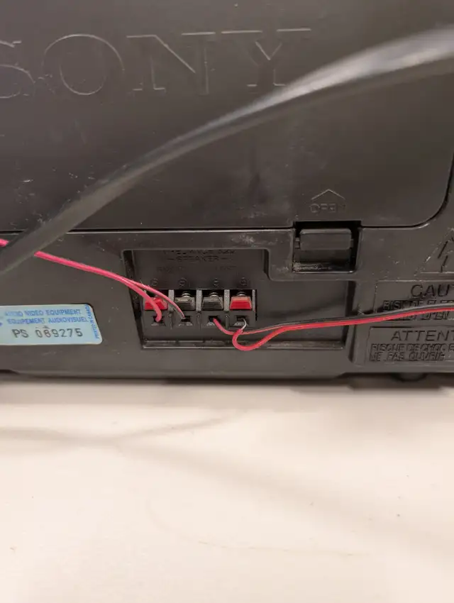 Vintage Sony CFS-1030 BOOMBOX Stereo Tape Player needs fix in Stereo Systems & Home Theatre in Markham / York Region - Image 3
