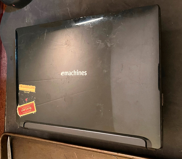 E Machines 10” Laptop. in Laptops in City of Toronto - Image 3