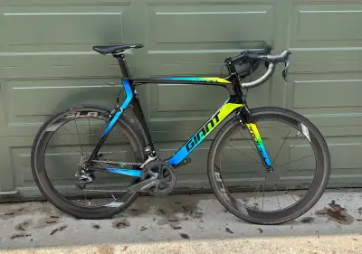 Giant Propel Advanced Pro 0 Di2, View more