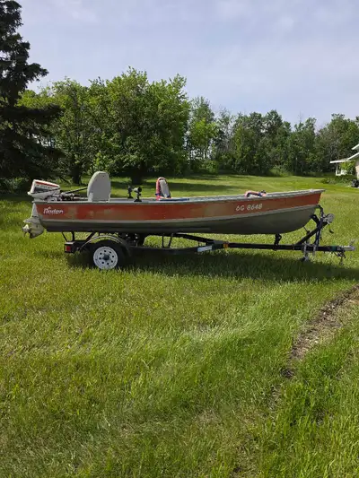 14' Naden Fishing Boat. 15 hp Johnson motor Fish Finder Electric Trolling Motor Runs Good New tires.