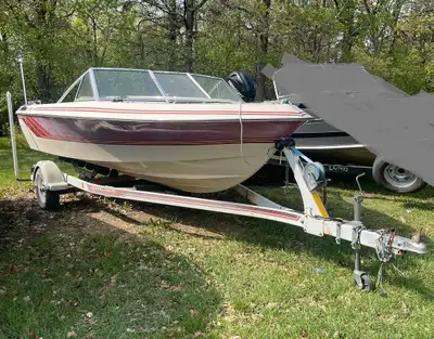 1989 Crestliner V170 (17ft) Mercruiser 470 4 cyl. 170hp Runs and works good Hull is in exc. shape, n...