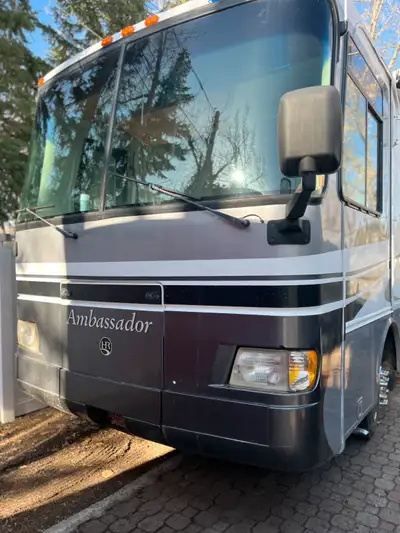 2002 Holiday rambler Ambassador 38 foot Cummins diesel pusher 335 hp 3 slides onan 7500 watt trades...