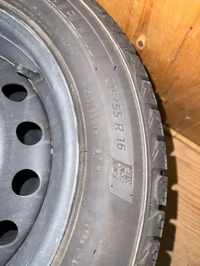 215/55/R16 Michelin X-Ice tires mounted and balanced on OEM Honda Steel rims. Used only 2 winters, w...