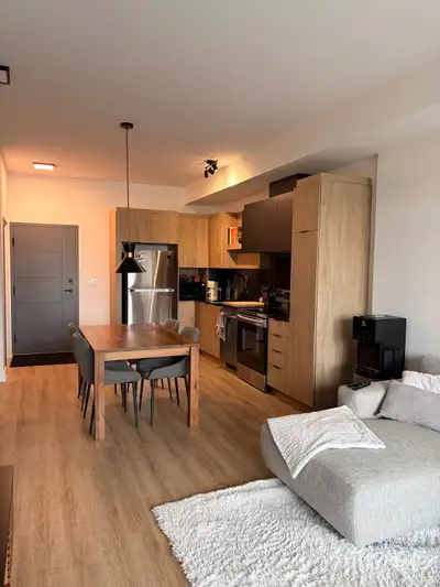 Condo 3 ½ à louer – Terrebonne Vous cherchez un appartement lumineux, tranquille et bien situé? Ce b...