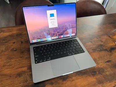 2022 manufactured(2021 model year) M1 Max MacBook Pro 14”!in perfect working condition and excellent...