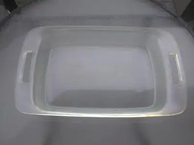 Family sized, 33cm x 22.5cm. Great for lasagna or casseroles or one pan meals etc. Clean and in grea...