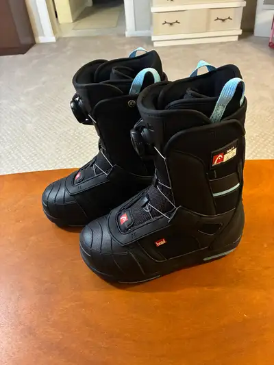 Bottes de planche à neige neuves / New snowboard boots, View more