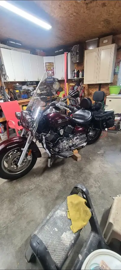 2007 1100cc Yamaha V-Star w/ Silverado Package Lady Driven 50,000km - New Tires Front and Back (less...