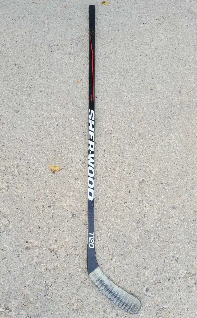 Sherwood T120 Hockey Stick in Hockey in Winnipeg - Image 2