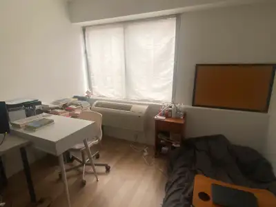 Room to rent/ Chambre à Lourer