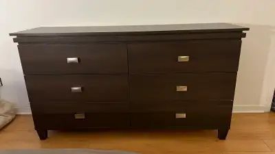 Ensemble chambre à coucher: commode, tête lit, tables nuit., View more