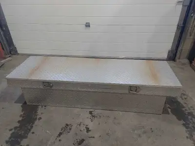 No keys $80 CASH ONLY pick up location SE Calgary next to deer foot / INN casino