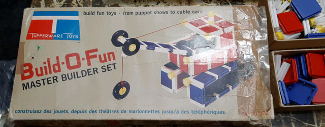 Tupperware Toys Build-O-Fun Jeu Construction 1966 200 Pièces dans Art et objets de collection  à Trois-Rivières