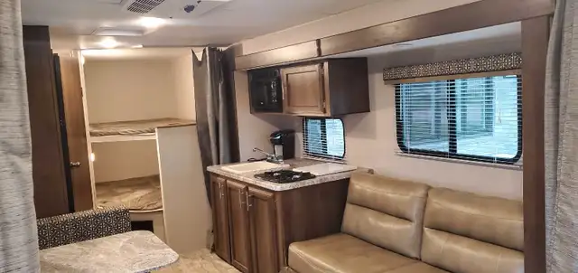 Roulotte KZ 2018 Spree Escape E231BH in RVs & Motorhomes in Québec City - Image 5