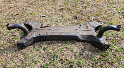 Crossmember avant et arrière pour Dodge Caliber, Jeep Compass et Patriot.