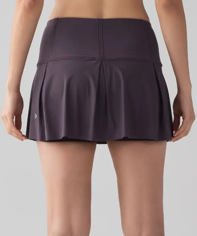 LULULEMON LOST IN PACE SKIRT 13" BLACK CURRANT SIZE 6 in Women's - Bottoms in City of Toronto - Image 4