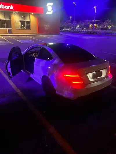 -Has panoramic sunroof -Memory seats - Blue tooth -GPS -Blind spot monitor very good car drove it a...