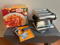 Altea Pasta machine -like new 