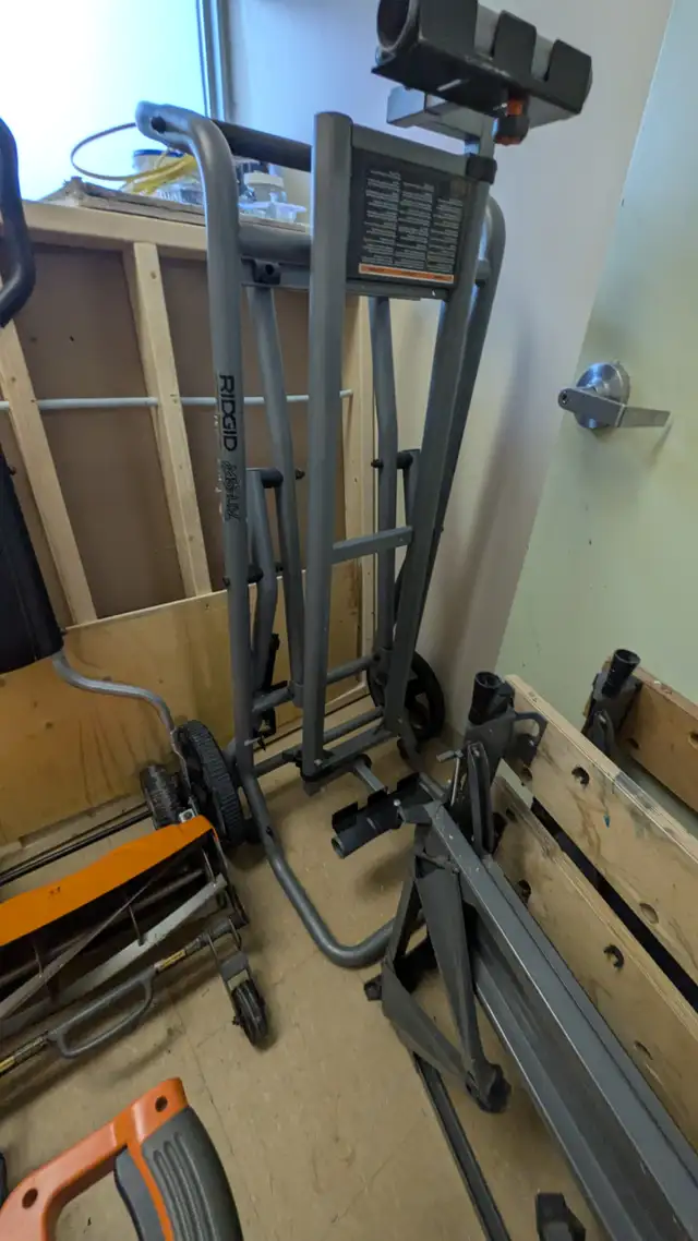 12" dual-bevel sliding mitre saw with mobile work stand in Power Tools in Kitchener / Waterloo - Image 3