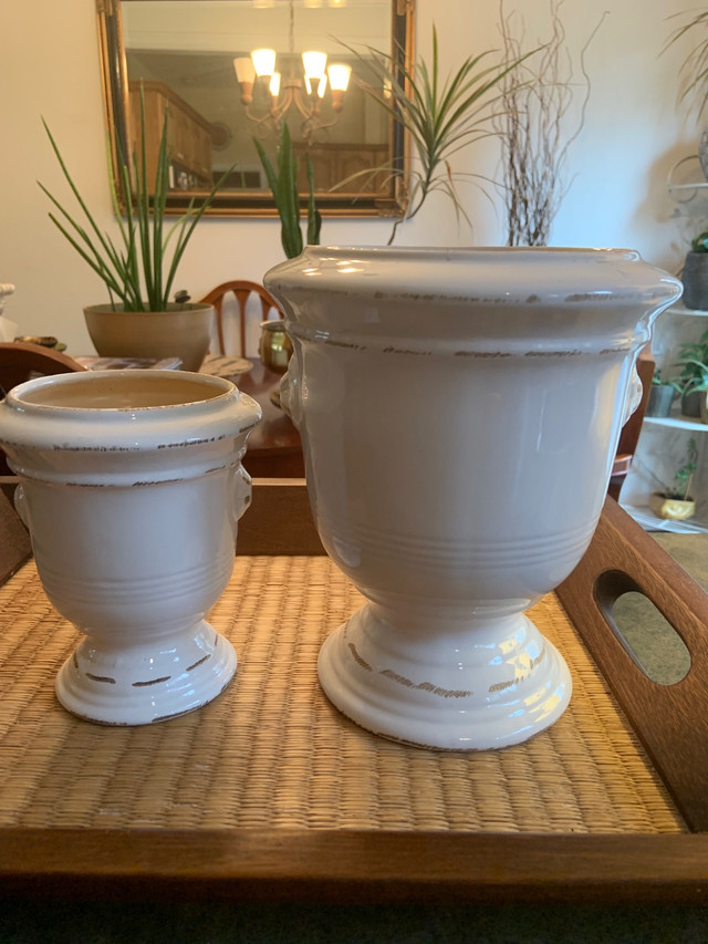 BEAUTIFUL FRENCH PROVENIENCE SET OF TWO PLANTERS• URNS !  in Home Décor & Accents in Mississauga / Peel Region - Image 3