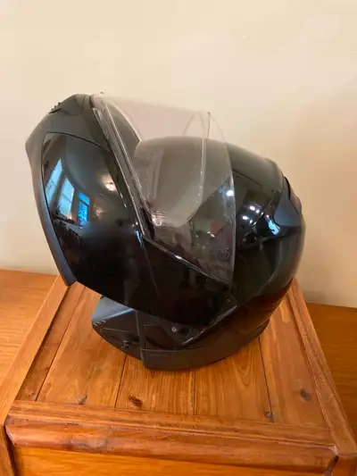 series 5 flip front in lightly used condition new face shield $600.00 new asking $100.00 comes with...