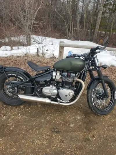 This bike his 6900km on it, just broken in. Two keys 6 speed