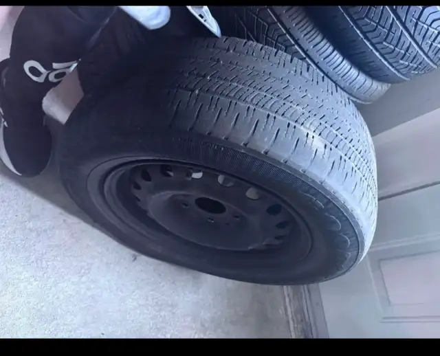 Lot  de 10.  225/60R16 grand caravan été/hiver in ATV Parts, Trailers & Accessories in Shawinigan - Image 6