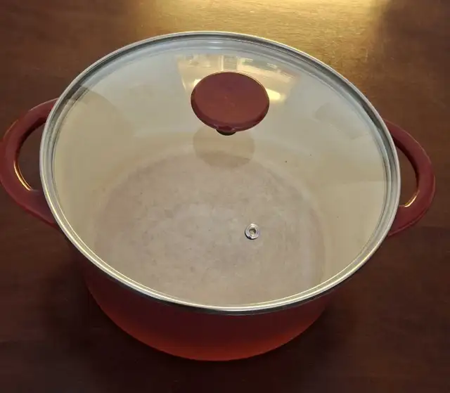 Dutch oven for sale in Kitchen & Dining Wares in Oakville / Halton Region - Image 3