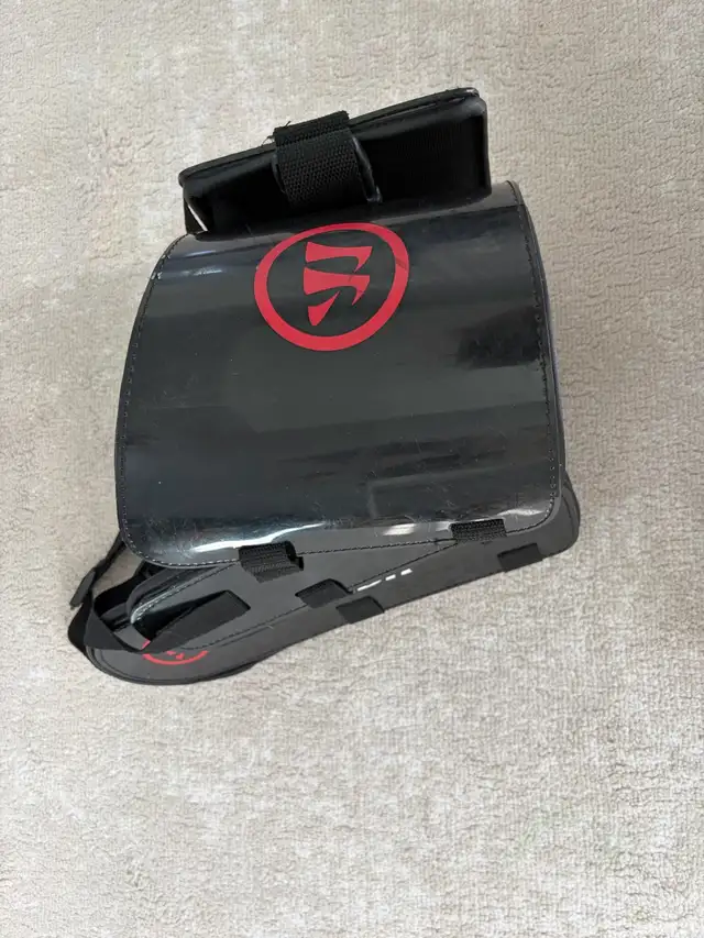 Warrior Lacrosse kidney pads adult medium in Lacrosse in Oakville / Halton Region - Image 4