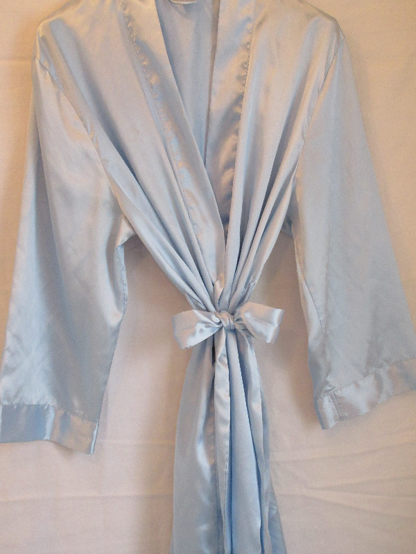 Satin Bathrobes Size L - Peignoirs pour Femmes dans Femmes - Autre  à Ouest de l’Île - Image 4