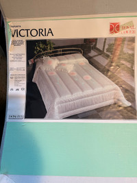 Satiny Pink Queen size Italian Comforter with 2 big pil-Reduced!