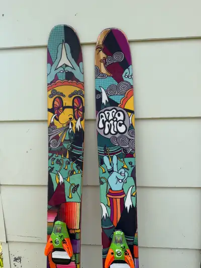 Downhill skis, View more