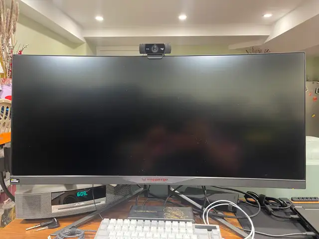 Acer Predator X34 Gaming Monitor in Monitors in City of Toronto - Image 3