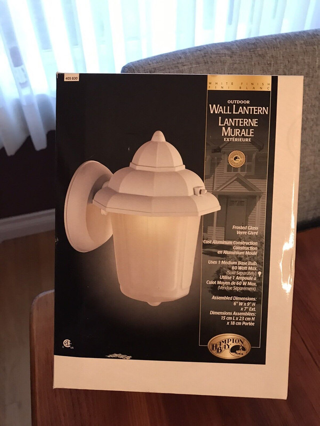 1 Outdoor wall lantern -$10  in Outdoor Lighting in Kitchener / Waterloo