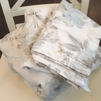 Springs Home Queen muted floral Duvet Cover + 2 Pillow Shams