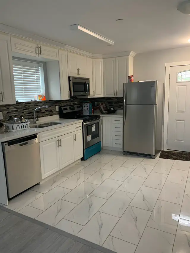 Private room and bathroom for rent for female only! in Room Rentals & Roommates in Vancouver - Image 3