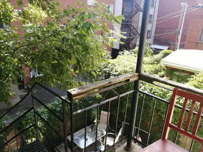** 2 minutes walk from metro Berri-Uqam ** ** Available From Jan. 1st** Downtown Nice Apartment 4 1/...