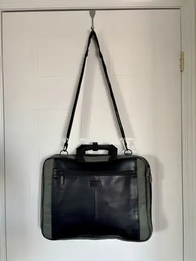 NEUF Sac ordinateur portable en cuir - NEW Leather laptop , View more